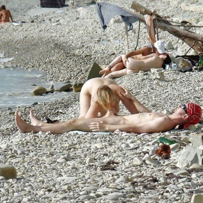 Порно на нудистском пляже