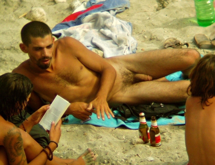 Подглядывание за голыми парнями