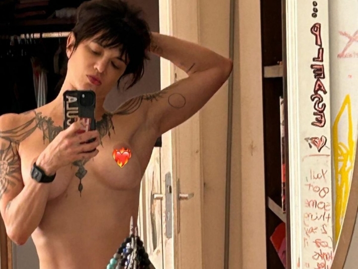 Азия ардженто голая