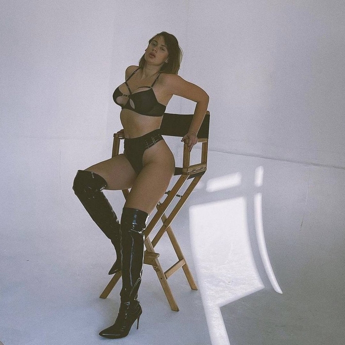 Девушек голая