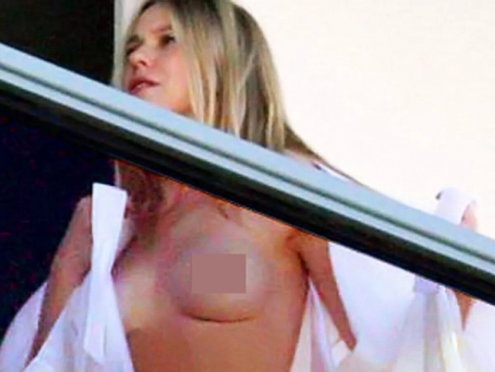 Наоми уоттс на балконе