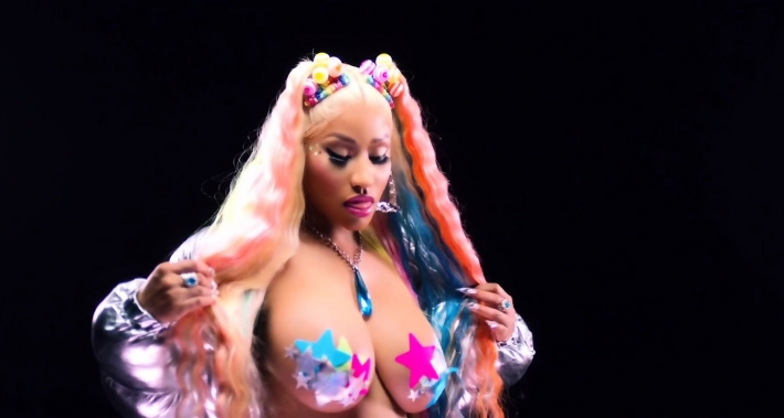 Сиськи ники минаж