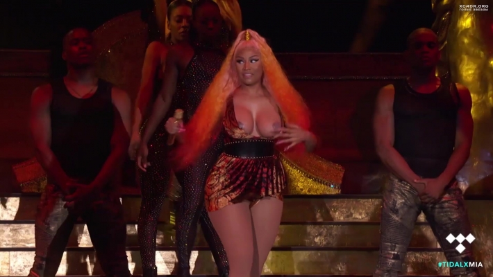 Ники минаж nip slip