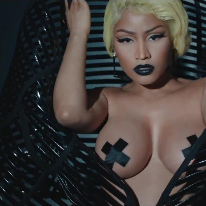 Ники минаж сиськи