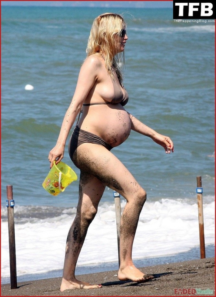 Летиция каста беременная