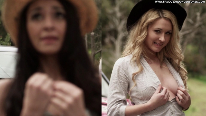 Гола девушки