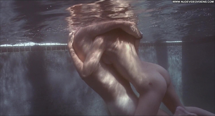 Подводные эротические сцены