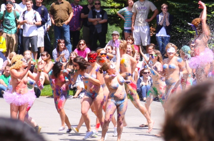 Праздники нудистов