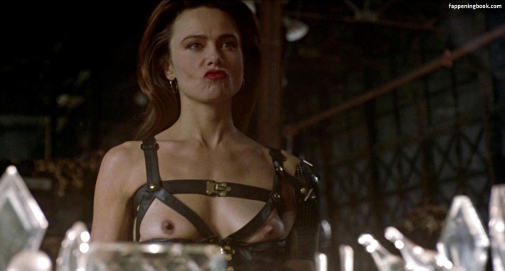 Дже́нна э́льфман голая