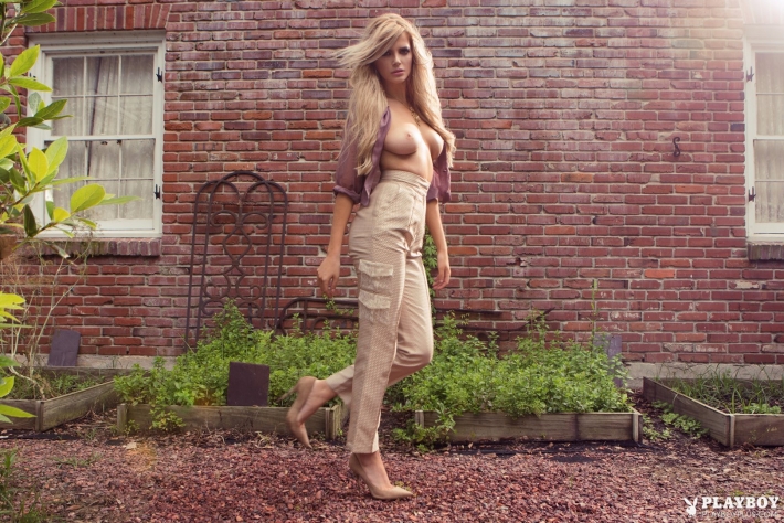 Сногсшибательная блондинка