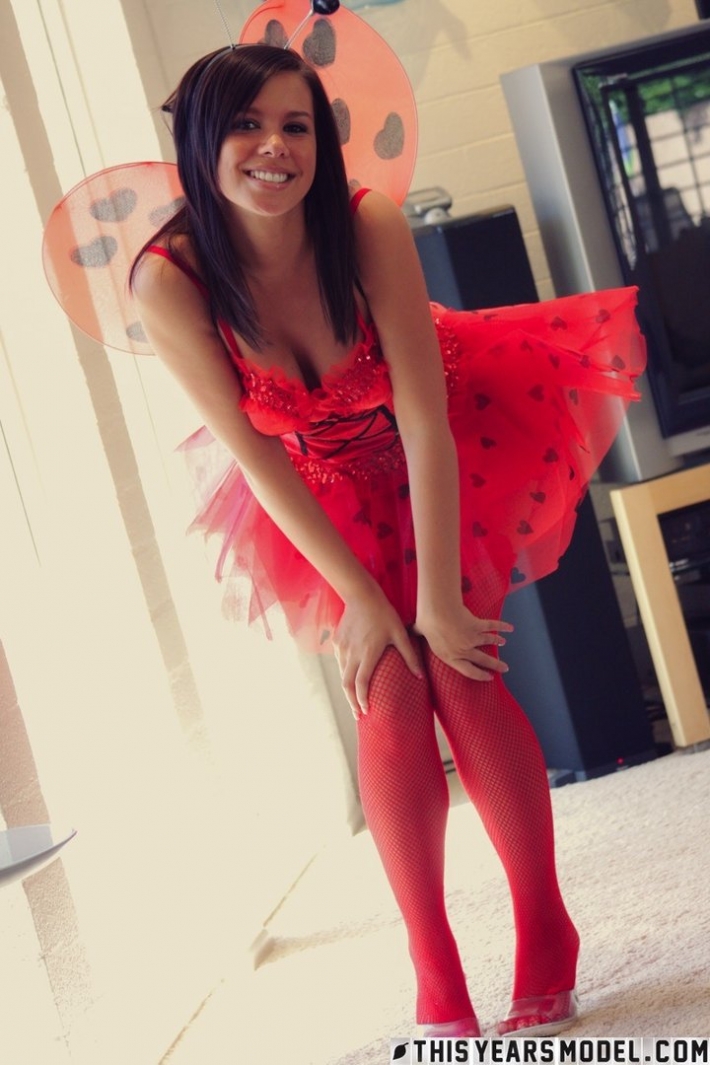 Костюмы для женщин