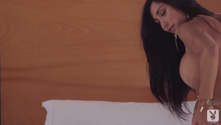 Belen lavallen голая в ванной