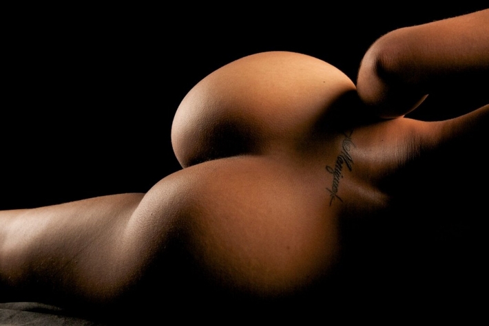 Женские ягодицы