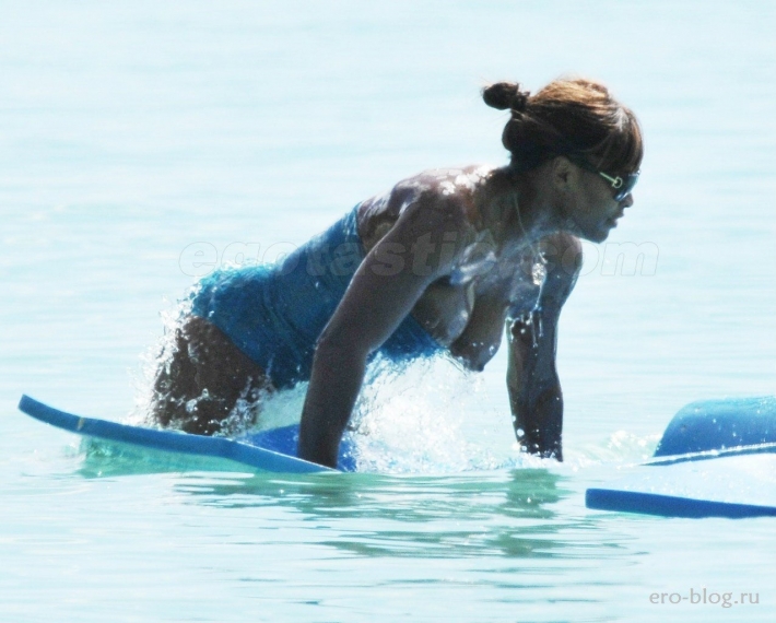 Слетел купальник