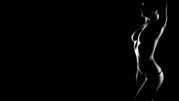 Силуэт голой девушки