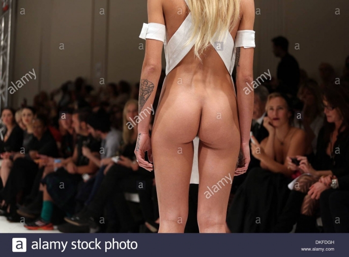 Откровенный показ мод