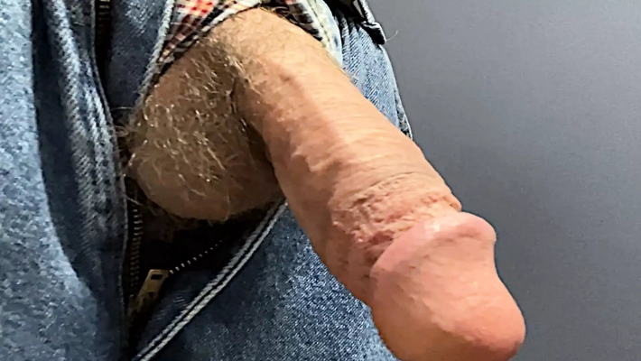 Член через джинсы