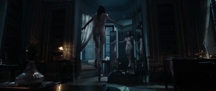 Призрак дома на холме сериал