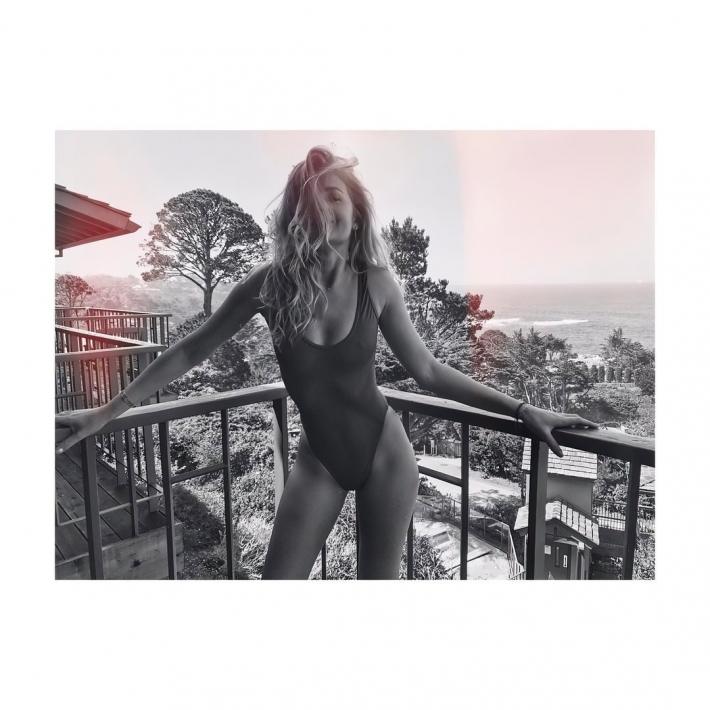 Эмбер хёрд в купальнике