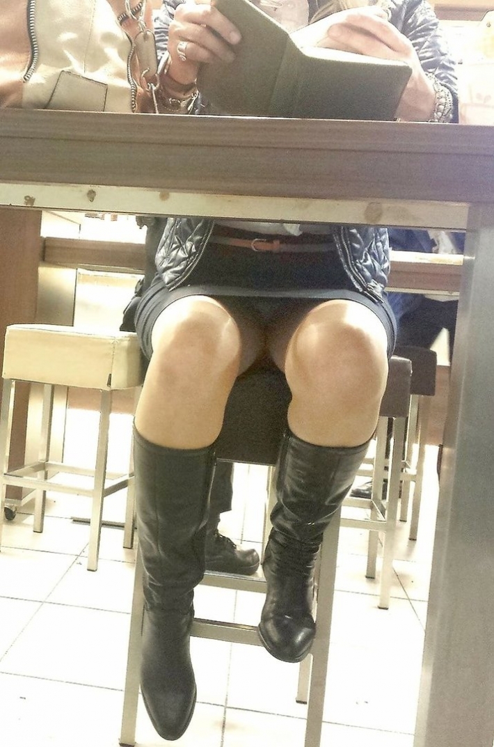 Красивые девушки под юбкой