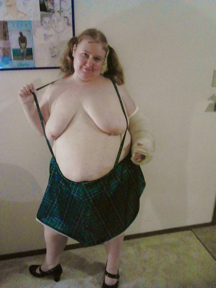 Толстуха в школьной форме