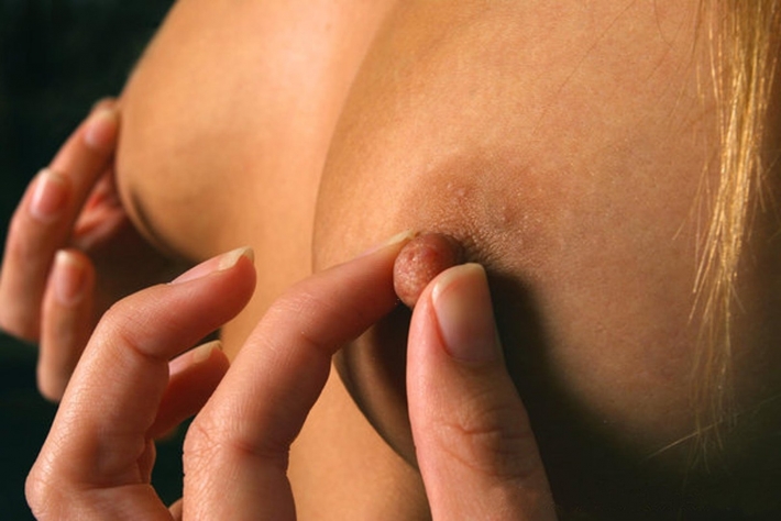 Соски женские голые