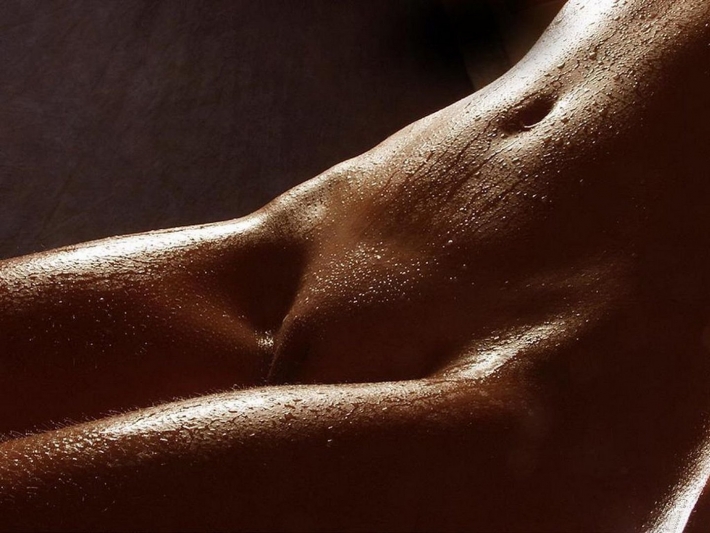 Красивое голое тело девушки