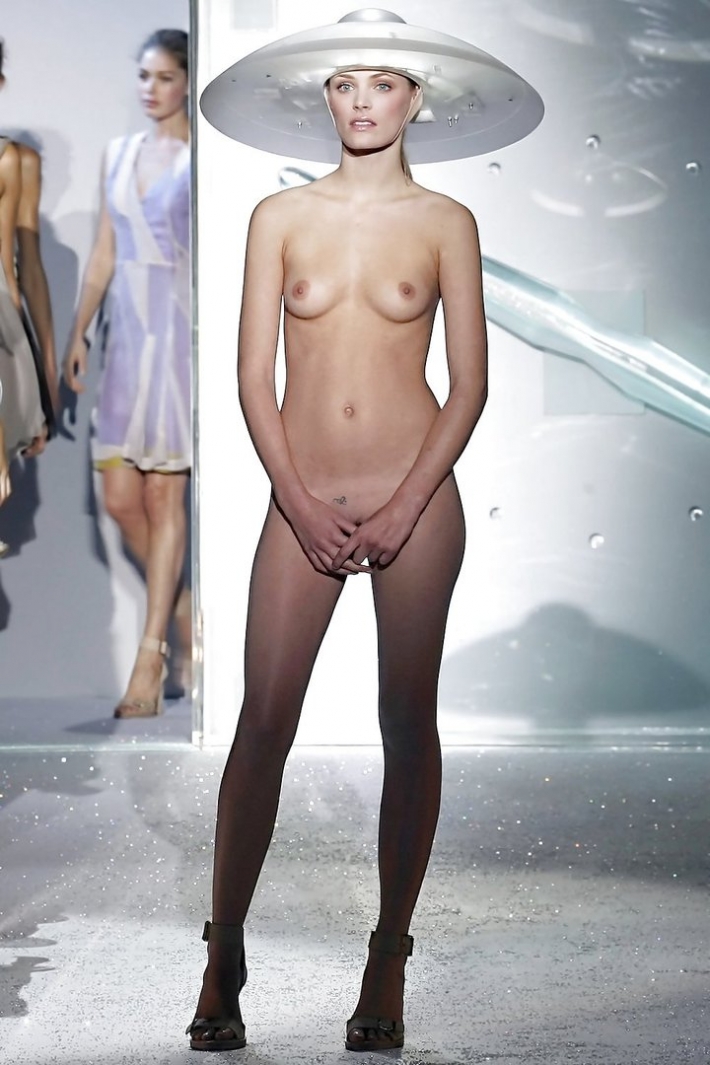 Голая модели