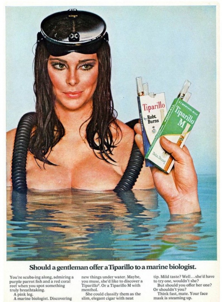 Девушка в акваланге