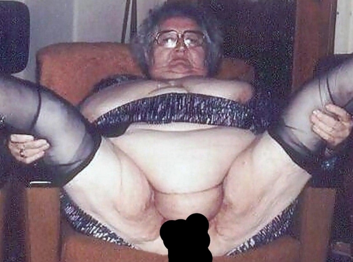 Толстая бабушка