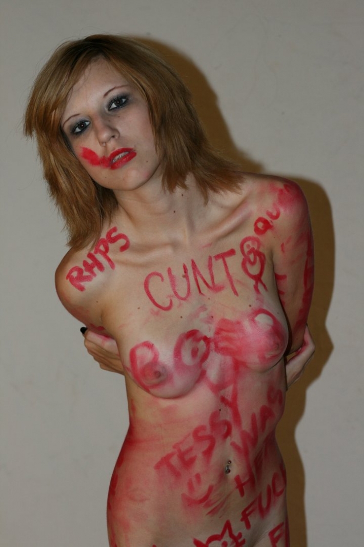 Голые активистки