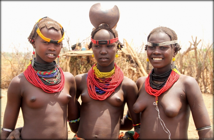 Голые женщины диких племен