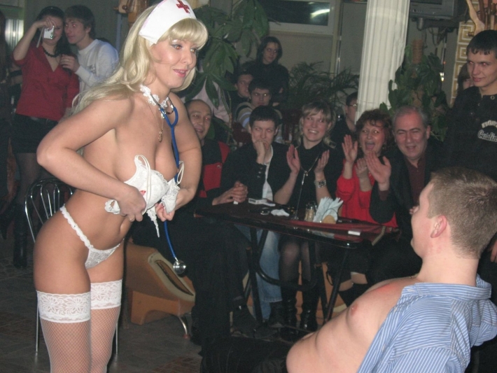 Стриптизерша на корпоративе