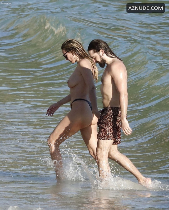 Топлес на пляже