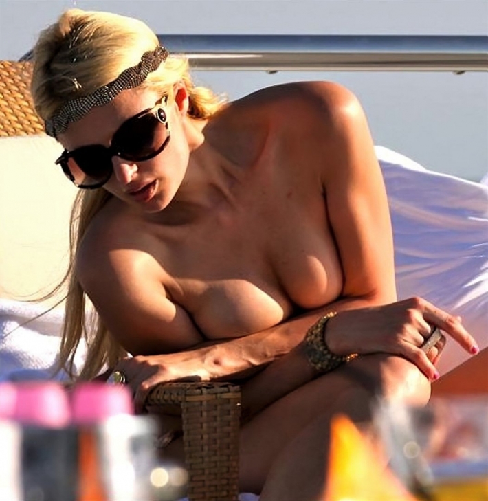 Пэрис хилтон обнаженка