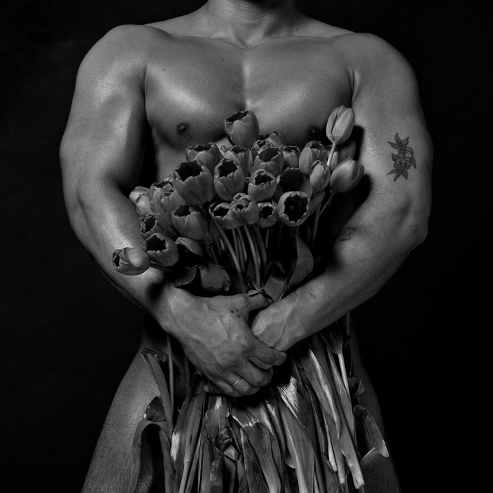 Мужчина с цветами