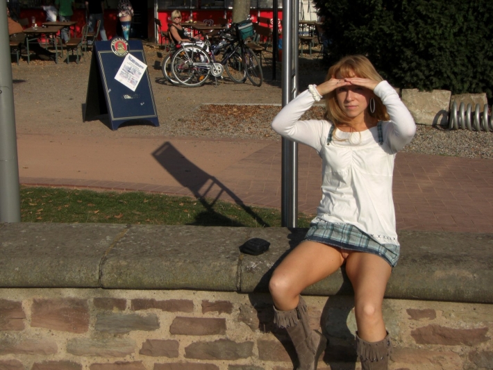 Девушки летом без трусиков