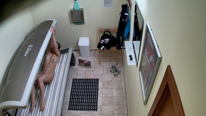 Скрытая камера в солярии