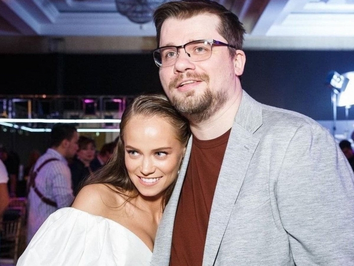 Харламов гарик женился третий раз