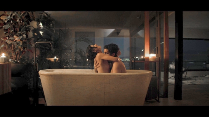 В ванной вдвоем