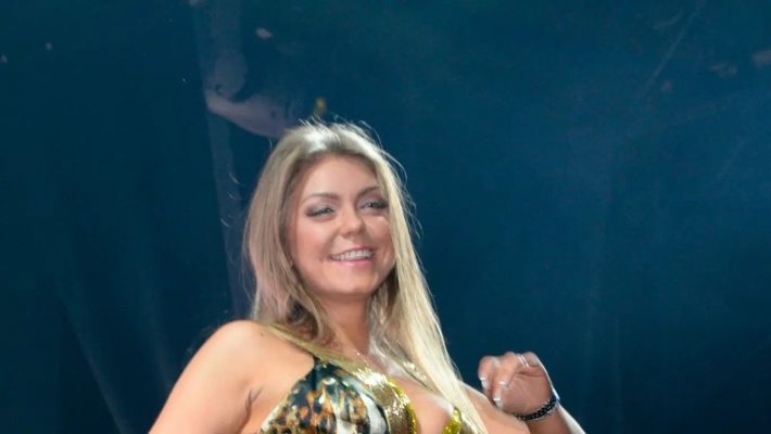 Акула певица биография