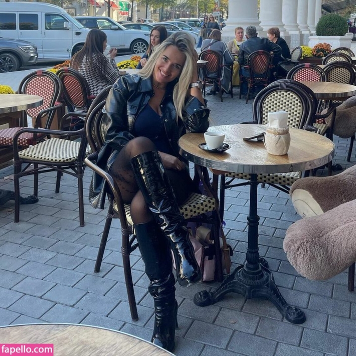 Высокие сапоги