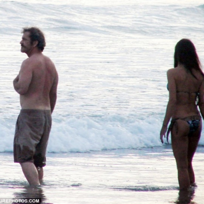 Синди кроуфорд на пляже