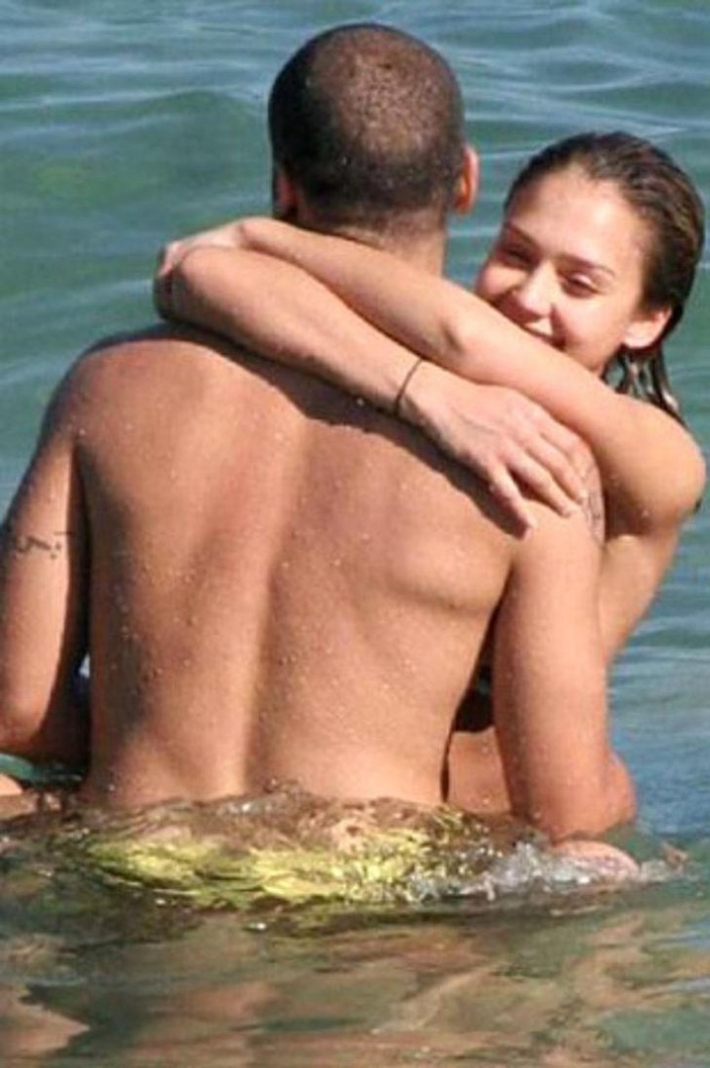 Джессика альба с мужем на пляже