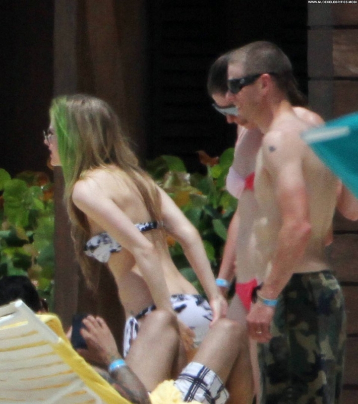 Аврил лавин бикини