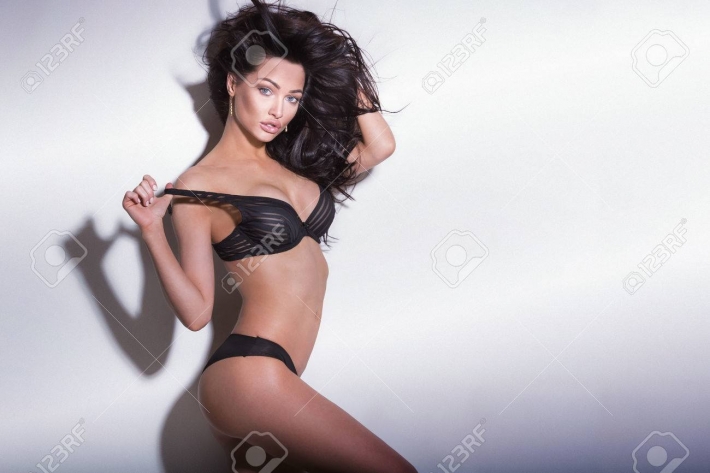 Сексуальные брюнетки