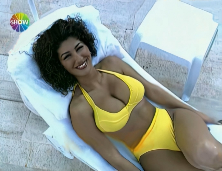 Nadide sultan göğüsleri